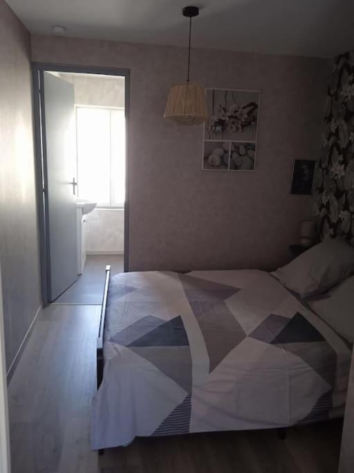 Maison Pour 2 A 4 Personnes Brassac-les-Mines Exterior foto